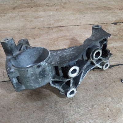 Кронштейн генератора Opel Astra G 2002 Y17DT хетчбэк 5-ти дв. - изображение 2