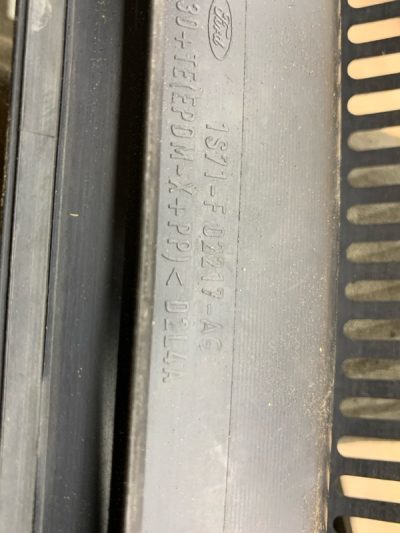 Водосток/жабо Ford Mondeo 2001 CJBA седан 4дв., Лев.