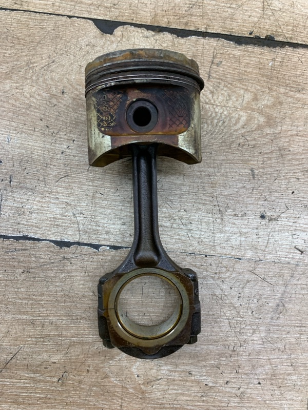 Поршень Renault Megane 2 K4J740