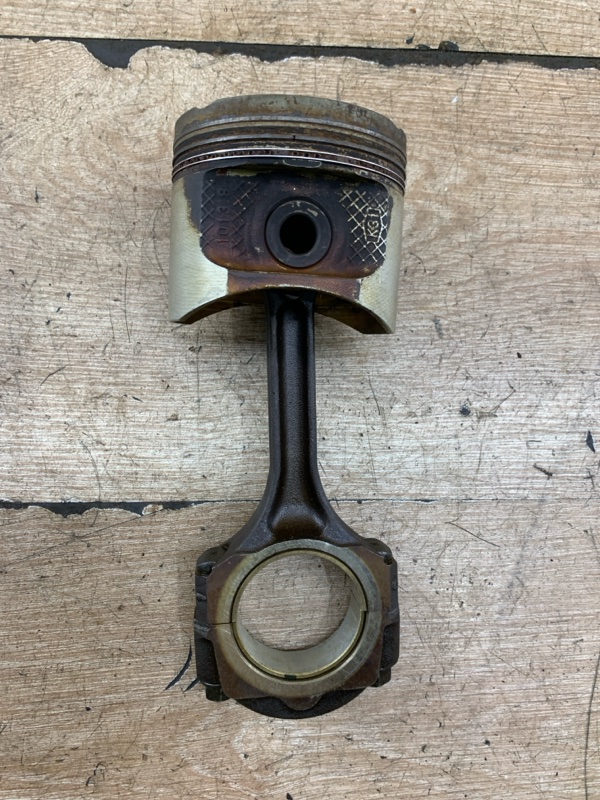 Поршень Renault Megane 2 K4J740