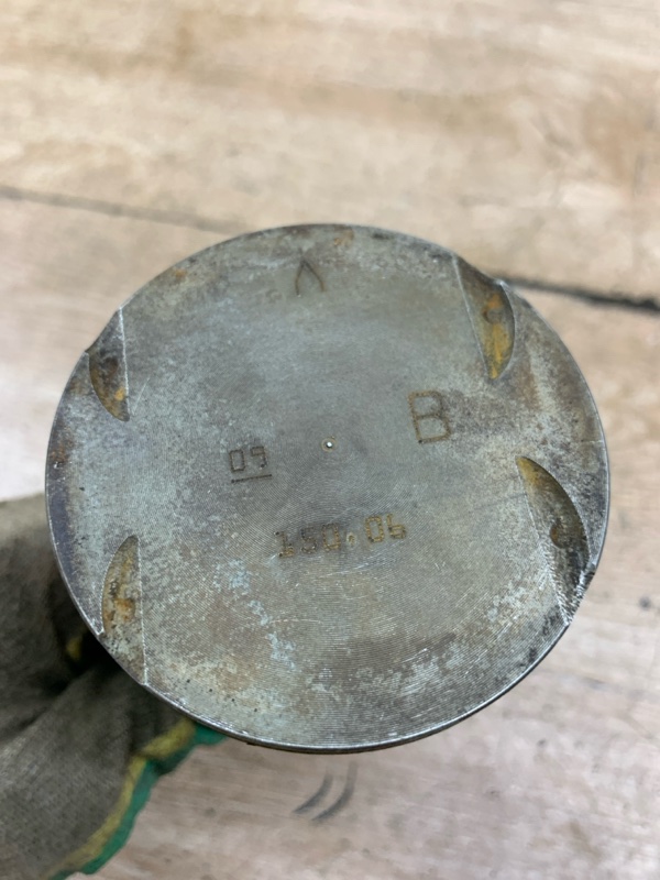 Поршень Renault Megane 2 K4J740