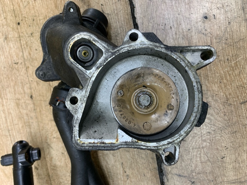 Помпа BMW 3 series E46 2001 M47D20(204D4)