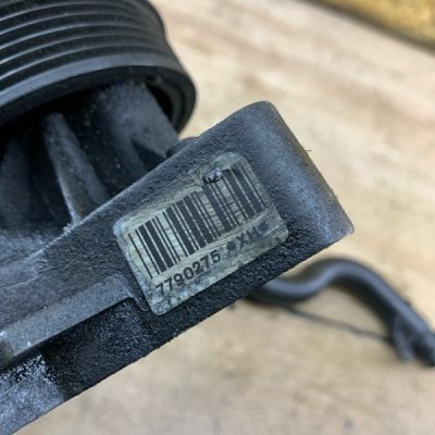 Помпа BMW 3 series E46 2001 M47D20(204D4) - изображение 3