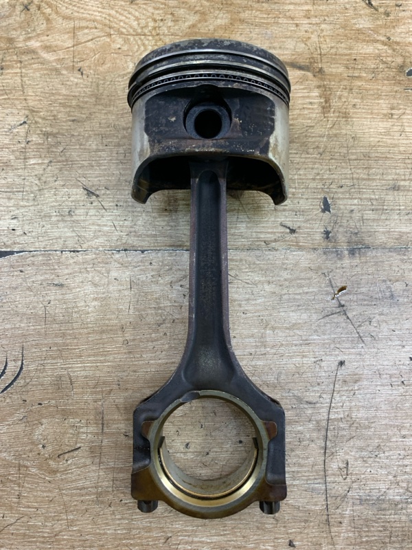 Поршень Ford Fiesta 5 2008 FUJA