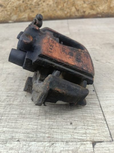 Тормозной суппорт Opel Tigra 1996 X14XE 1.4 купе, Перед., Лев.