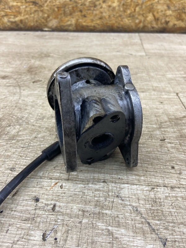 Клапан EGR (ЕГР) Volkswagen Golf 5 2005 хетчбэк 5дв. BXE