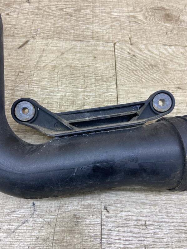 Патрубок турбины Volkswagen Golf 5 2005 BXE хетчбэк 5дв. — изображение 6