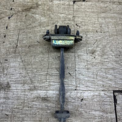 Ограничитель двери Ford Focus 1 2004 FXDA хетчбэк 5дв., Перед., Лев.