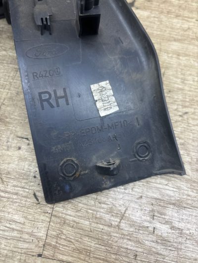 Уголок Ford Focus 2 2007 HWDA седан 4дв., Перед., Прав.