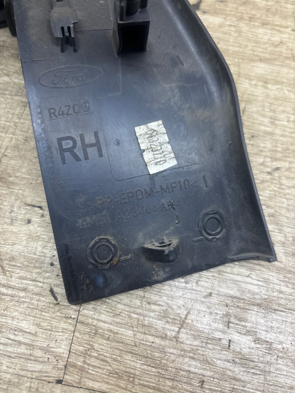 Уголок Ford Focus 2 2007 HWDA седан 4дв., Перед., Прав. - изображение 3