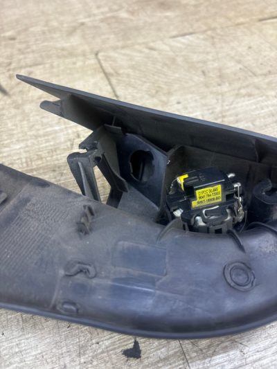 Уголок Ford Focus 2 2007 HWDA седан 4дв., Перед., Прав.