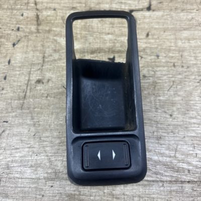 Кнопка стеклоподъемника Ford Focus 2 2007 HWDA седан 4дв., Перед., Прав.