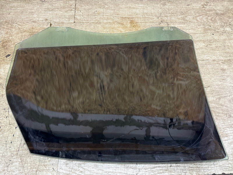 Стекло двери задней Ford Focus 2 2007 седан 4дв. HWDA Задн. Прав.