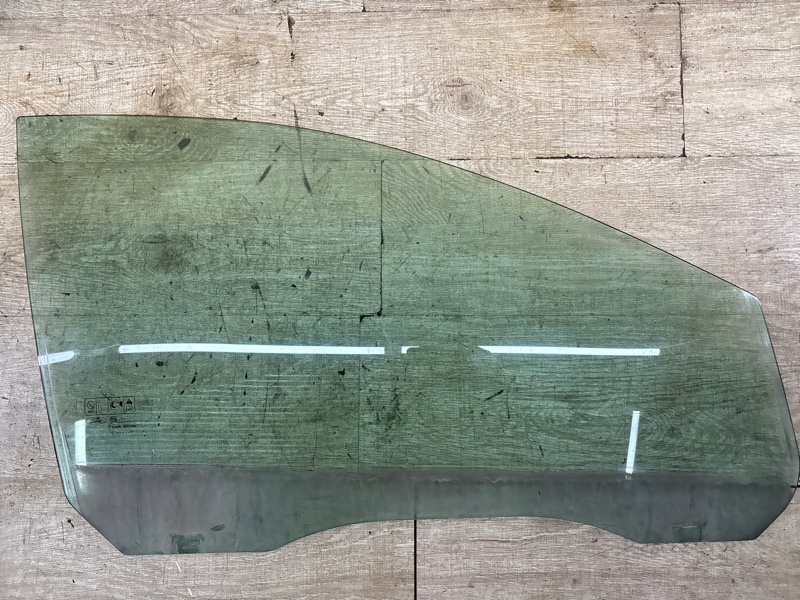 Стекло Ford Focus 2 2007 седан 4дв. HWDA Перед. Прав.