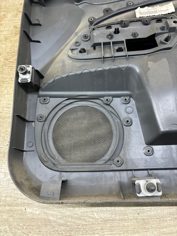Обшивка двери Ford Focus 2 2007 седан 4дв. HWDA Перед. Лев.