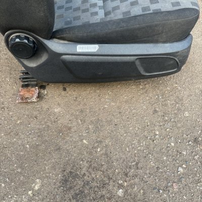 Сиденье пассажирское Ford Focus 2 2007 седан 4дв. HWDA Перед. Прав. - изображение 5
