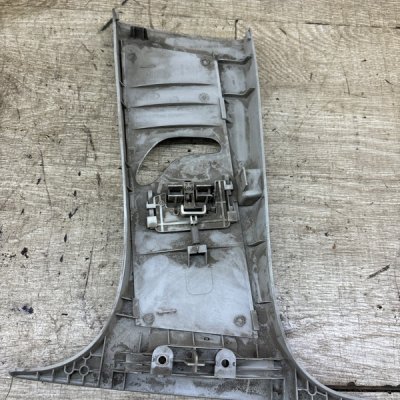 Обшивка стойки Ford Focus 2 2007 седан 4дв. HWDA Прав. - изображение 3