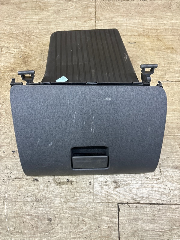 Бардачок Ford Focus 2 2007 седан 4дв. HWDA