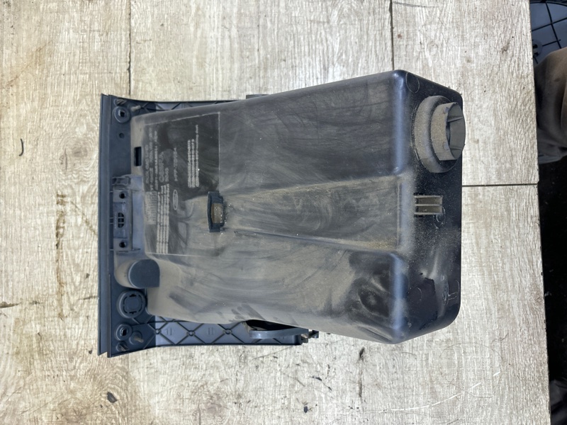 Бардачок Ford Focus 2 2007 седан 4дв. HWDA