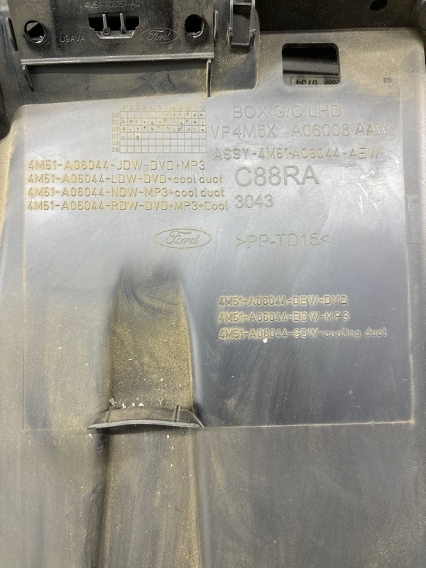 Бардачок Ford Focus 2 2007 седан 4дв. HWDA
