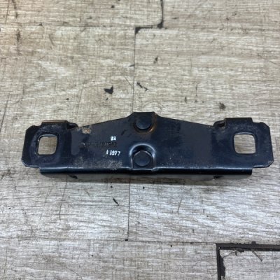 Ответная часть замка богажника Ford Focus 2 2007 седан 4дв. HWDA - изображение 3