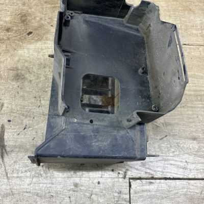 Полка аккумулятора Ford Focus 2 2007 HWDA седан 4дв. - изображение 4