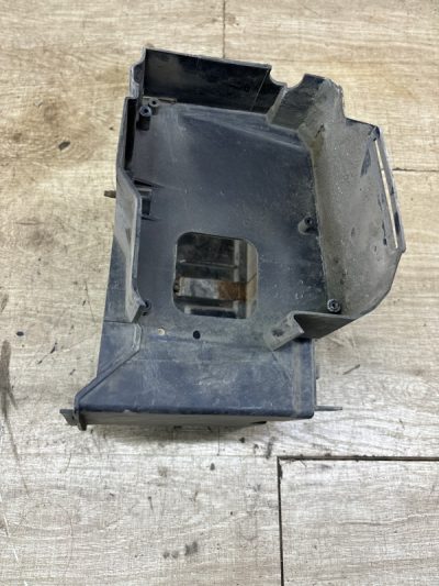 Полка аккумулятора Ford Focus 2 2007 HWDA седан 4дв.