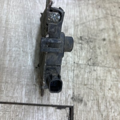 Замок капота Ford Focus 2 2007 седан 4дв. HWDA - изображение 3