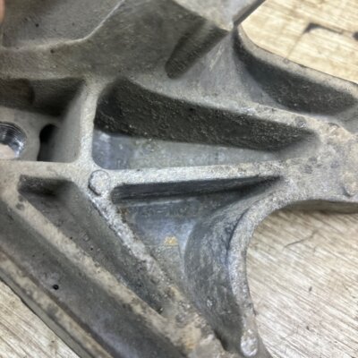 Кронштейн двигателя Ford Focus 2 2007 седан 4дв. HWDA - изображение 2