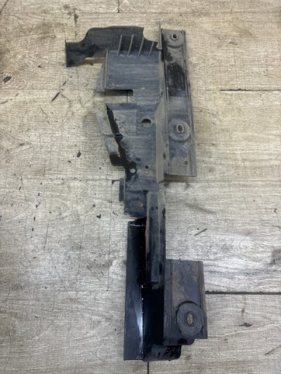 Дефлектор радиатора верхний Ford Focus 2 2007 HWDA седан 4дв.