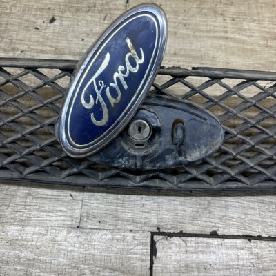 Решетка радиатора Ford Focus 2 2007 седан 4дв. HWDA - изображение 6