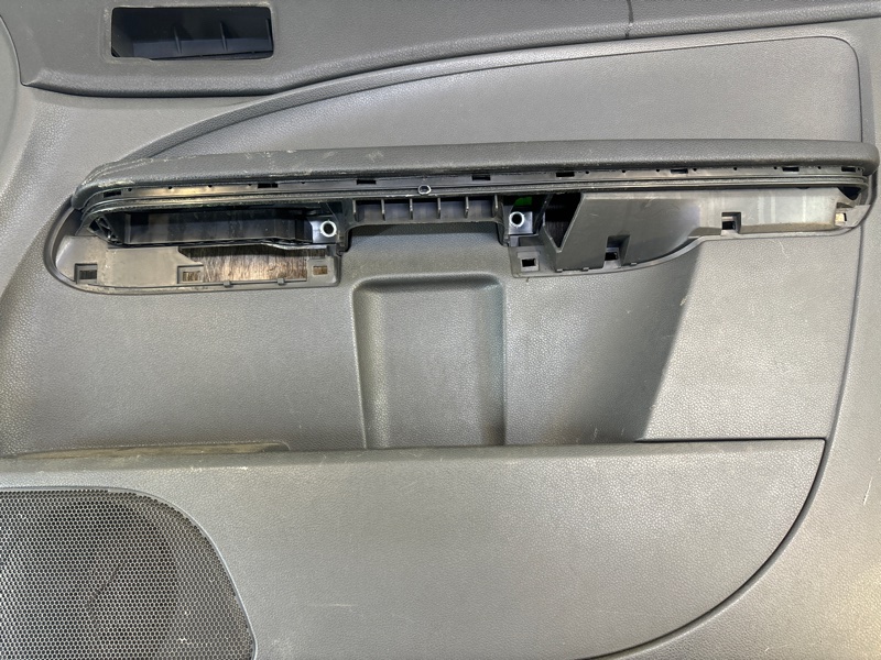 Обшивка двери Ford C-MAX 2005 минивен AODA Перед. Прав.