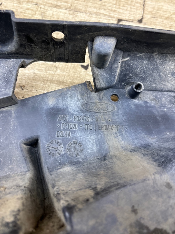 Накладка на крыло Ford C-MAX 2005 минивен AODA Перед. Прав.