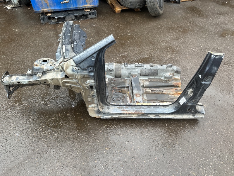 Четверть кузова Ford Focus 2 2007 седан 4дв. HWDA Перед. Лев.