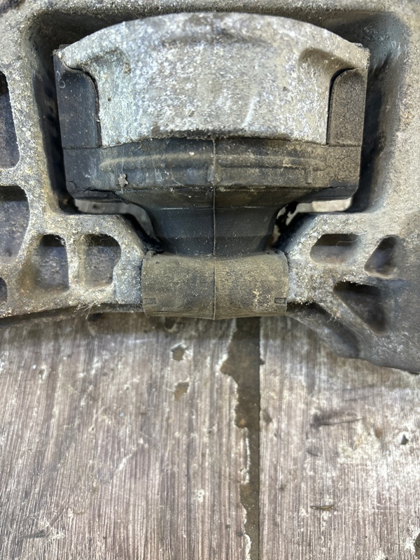 Подушка двигателя Ford C-MAX 2005 минивен AODA Прав.