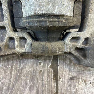 Подушка двигателя Ford C-MAX 2005 минивен AODA Прав. - изображение 7