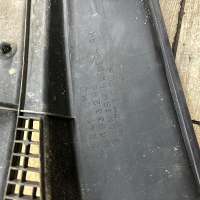 Водосток/жабо Mitsubishi Lancer 2005 седан 4дв. 4G13 Перед. Прав. - изображение 6