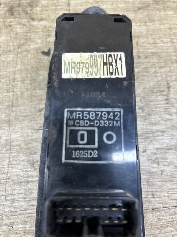 Кнопка стеклоподъемника Mitsubishi Lancer 2005 седан 4дв. 4G13