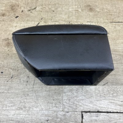 Подлокотник Mitsubishi Lancer 2005 седан 4дв. 4G13 - изображение 5