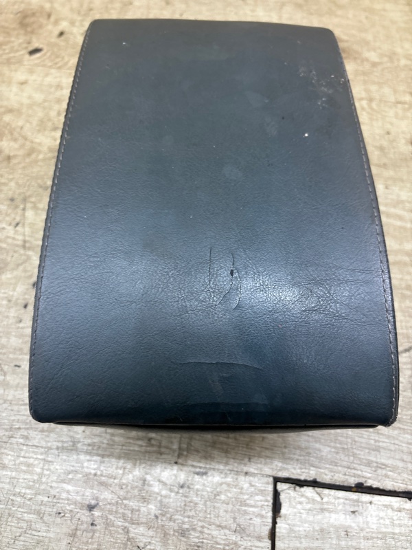 Подлокотник Mitsubishi Lancer 2005 седан 4дв. 4G13