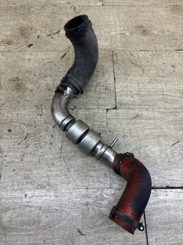 Патрубок интеркулера Jaguar XF 2009 306DT седан 4дв. праворульный