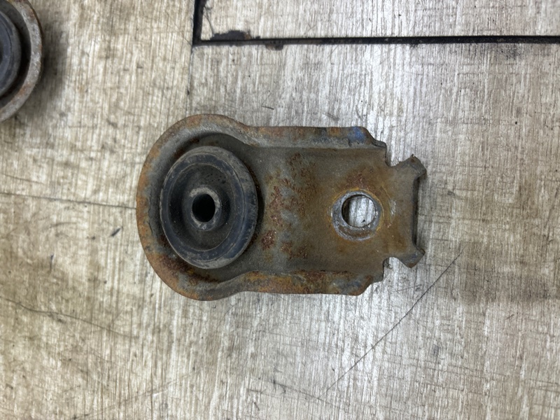 Кронштейн радиатора Mitsubishi Lancer 2005 седан 4дв. 4G13