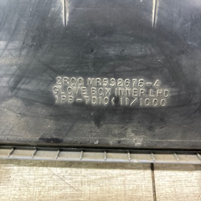 Бардачок Mitsubishi Lancer 2005 седан 4дв. 4G13 - изображение 2