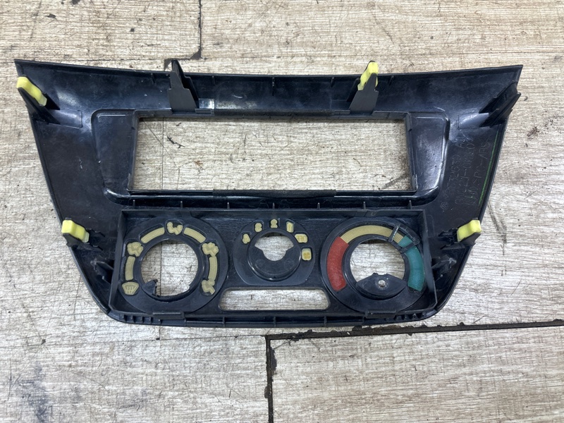 Накладка на торпедо/консоль Mitsubishi Lancer 2005 седан 4дв. 4G13