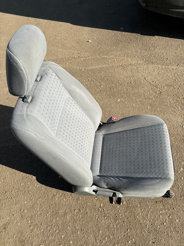 Сиденье пассажирское Mitsubishi Lancer 2005 седан 4дв. 4G13 Перед. Прав.