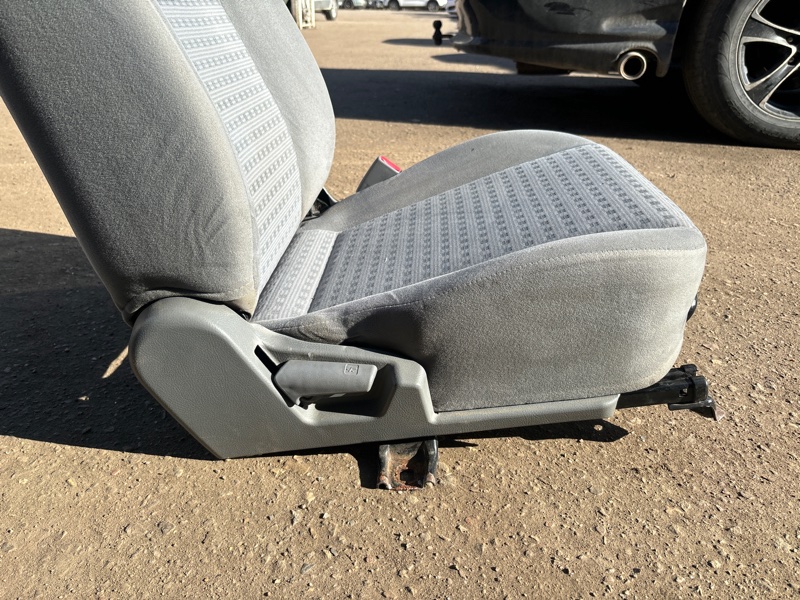 Сиденье пассажирское Mitsubishi Lancer 2005 седан 4дв. 4G13 Перед. Прав.