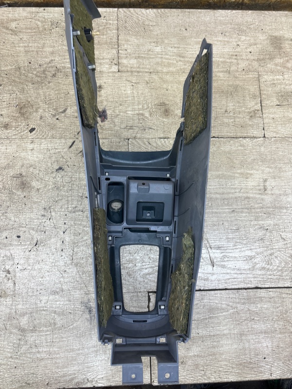 Центральная консоль Mitsubishi Lancer 2005 седан 4дв. 4G13