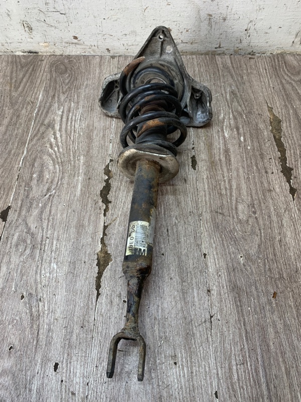 Стойка подвески Audi A4 B6 2004 седан BKE Перед. Прав.