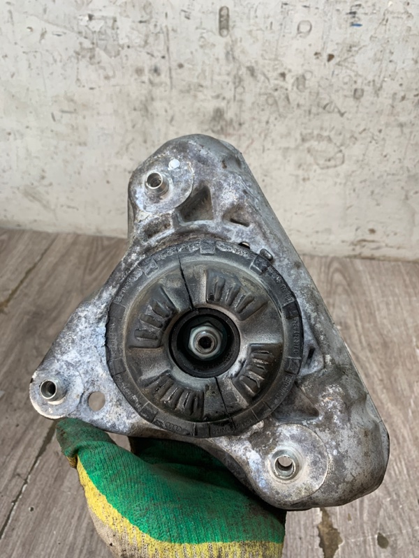 Стойка подвески Audi A4 B6 2004 седан BKE Перед. Прав.
