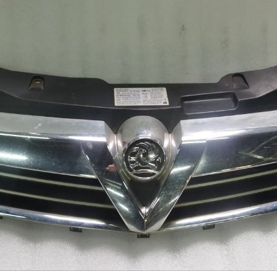 Решетка радиатора Opel Astra H 2008 хетчбэк 5дв. Z17DTL 1.7 - изображение 1